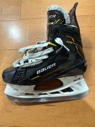2022 Bauer Supreme M5 Pro Hockey Skates Regular Width Size 3 (Used)