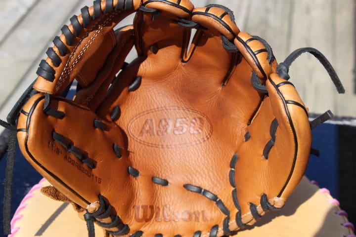 Infield RH Wilson A950 Baseball Glove 11.5" (Used)
