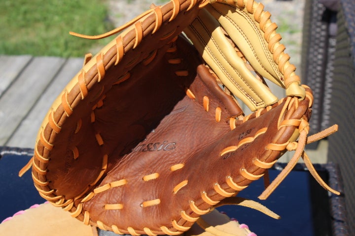 First Base LH Mizuno Classic Pro Soft Baseball Glove 12.5" (Used)