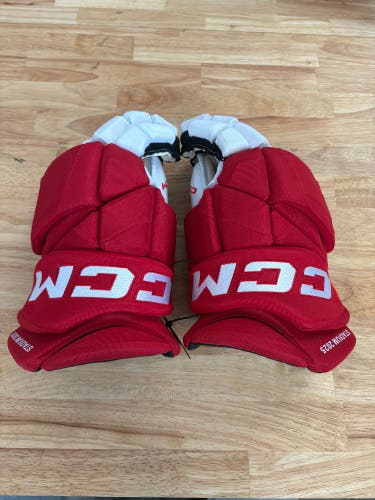 Detroit Red Wings Stadium Series CCM HGPJSPP Gloves 15" Pro Stock (New)