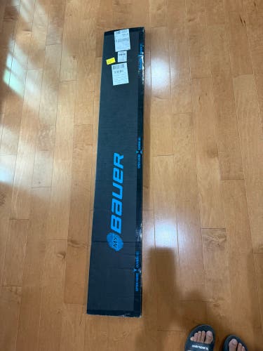 Junior Bauer Proto R Right Handed Hockey Stick P28 (New)