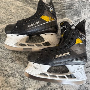 Bauer Supreme 3S Pro Hockey Skates Regular Width Size 2 (Used)