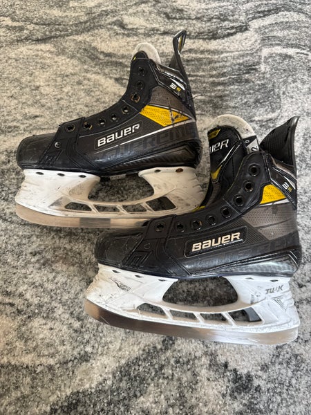 Bauer Supreme 3S Pro Hockey Skates Regular Width Size 2 (Used)