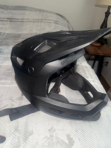 Medium Smith Bike Helmet DH Bike (Used)