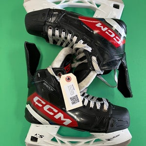 Intermediate CCM JetSpeed Shock Hockey Skates Size 6.5 (Used)