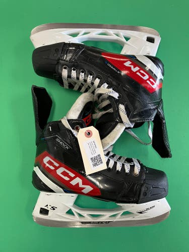 Intermediate CCM JetSpeed Shock Hockey Skates Size 6.5 (Used)