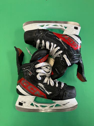 Senior CCM JetSpeed FT6 Hockey Skates Regular Width 5 (Used)