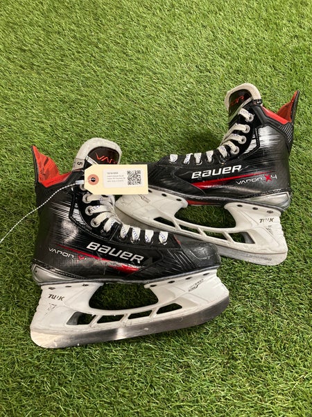Intermediate Bauer Vapor X4 Hockey Skates Size 4 (Used)