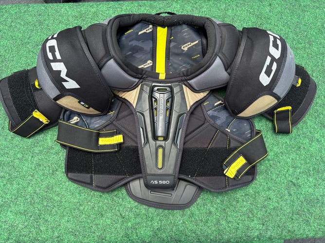 CCM AS580 Shoulder Pads (Used) | Senior Medium