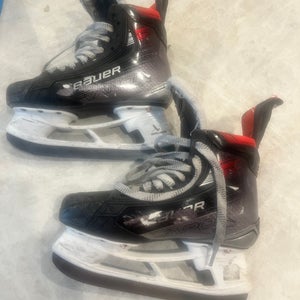 Bauer Vapor X5 Pro Hockey Skates Wide Width Size 4.5 (Used)