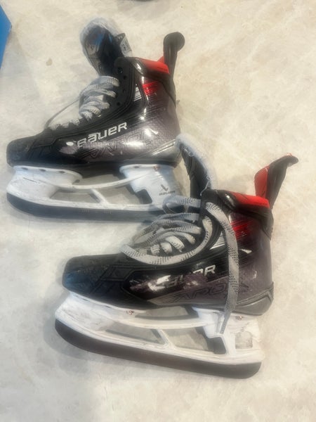 Bauer Vapor X5 Pro Hockey Skates Wide Width Size 4.5 (Used)