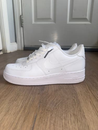White Unisex Size M 7.0 (W 8.0) Adult Nike Air Force 1 Shoes (New)
