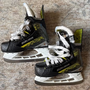 2024 Bauer Vapor X4 Hockey Skates Regular Width 10 (Used)