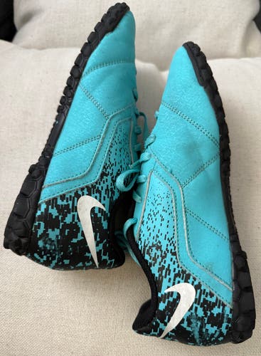 Blue Kids 4Y (Big Kids / Youth) Nike Bombax Turf Cleats Cleats (Used)
