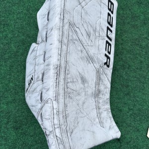 White Intermediate Bauer M5 Pro Goalie Blocker Regular (Used)