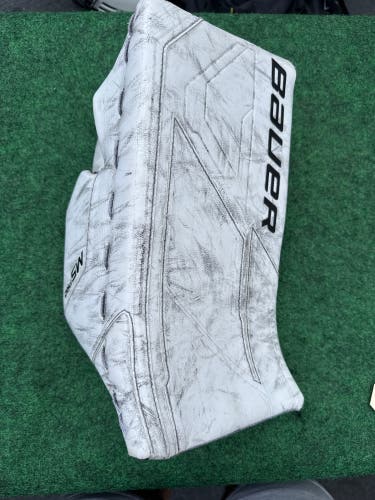White Intermediate Bauer M5 Pro Goalie Blocker Regular (Used)