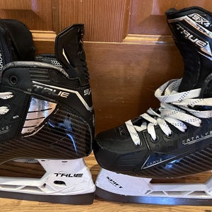 True Catalyst 9X4 Hockey Skates Size 3.5 (Used)