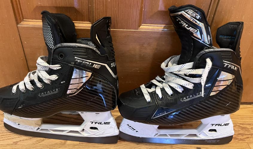 True Catalyst 9X4 Hockey Skates Size 3.5 (Used)