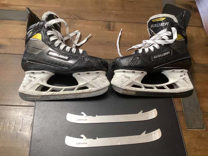 Bauer Supreme 3S Hockey Skates Extra Wide Width Size 2.5 (Used)