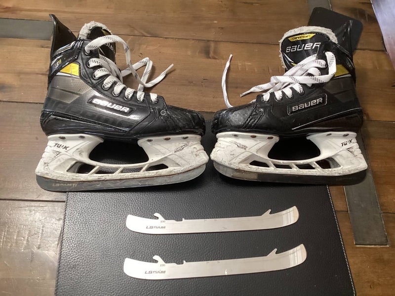 Bauer Supreme 3S Hockey Skates Extra Wide Width Size 2.5 (Used)