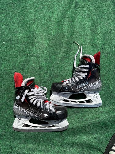 Intermediate Bauer Vapor X3.7 Hockey Skates (Regular) Size 4.5 (Used)