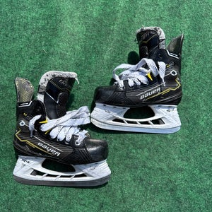 Junior Bauer Supreme M40 Hockey Skates (Regular) Size 2 (Used)