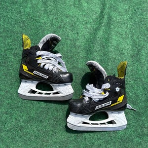 Junior Bauer Ignite Pro+ Hockey Skates (Regular) Size 1 (Used)