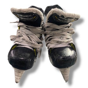 Used Bauer M5 PRO Junior Hockey Skate Junior 03 11375-S000365298