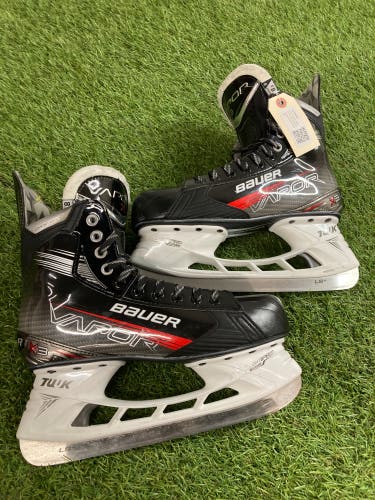 Senior Bauer Vapor X3 Hockey Skates Regular Width 8.5 (Used)