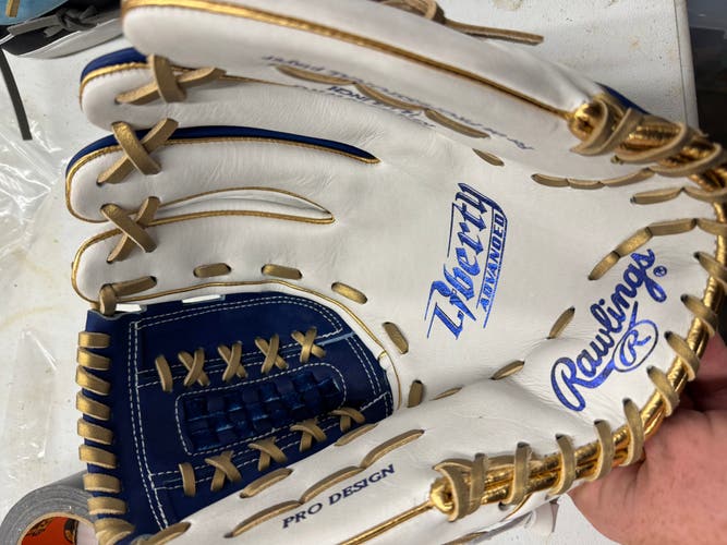 2025 Rawlings Liberty Advanced RH Softball Glove 12.5" (New)