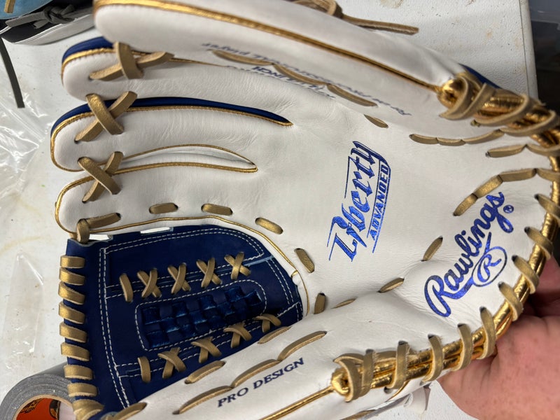 2025 Rawlings Liberty Advanced RH Softball Glove 12.5" (New)