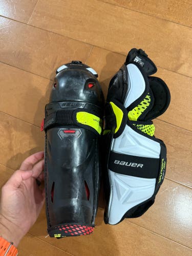 Junior Bauer Vapor Hyperlite 11 Shin Pads (Used)