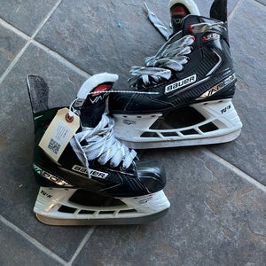 Junior Bauer Vapor X3.5 Hockey Skates Regular Width Size 1.5  (Used)