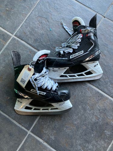 Junior Bauer Vapor X3.5 Hockey Skates Regular Width Size 1.5 (Used)