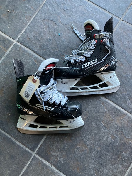 Junior Bauer Vapor X3.5 Hockey Skates Regular Width Size 1.5  (Used)
