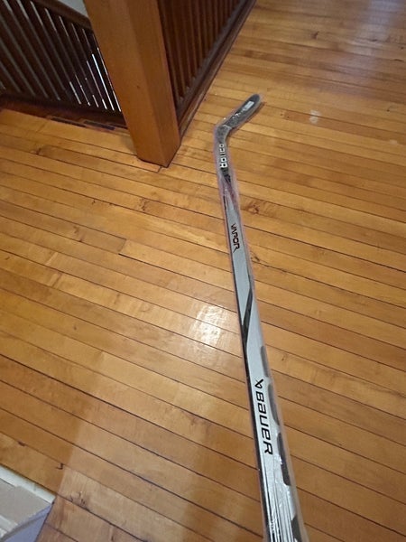 Senior Bauer Vapor Team Right Handed Hockey Stick P28 (New)