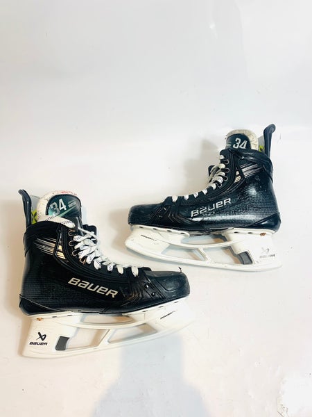 Bauer Vapor Hyperlite 2 Hockey Skates Regular Width Pro Stock 9.5 (Used)