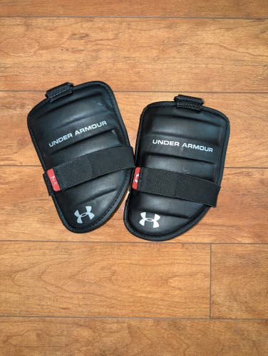 Under Armour Bicep Pads