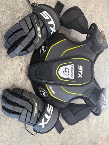 Large Youth STX Stallion 200 Shoulder Pads (Used)