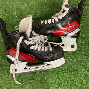 Intermediate CCM JetSpeed FT670 Hockey Skates Regular Width Size 5 (Used)