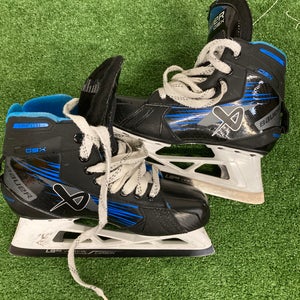 Intermediate Bauer GSX Hockey Goalie Skates Regular Width Size 5 (Used)