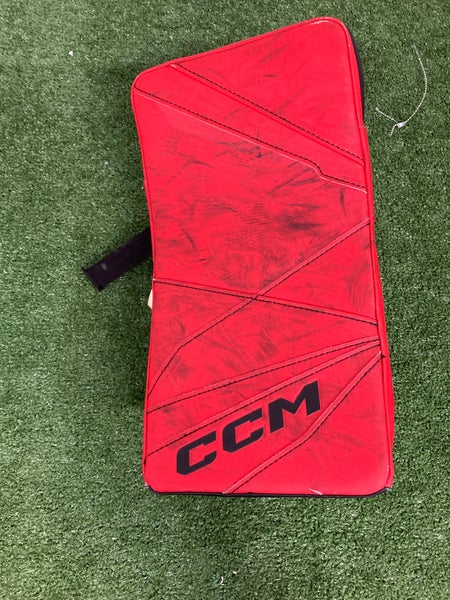 Red Intermediate CCM Axis 2.9 Goalie Gloves & Blockers Regular (Used)