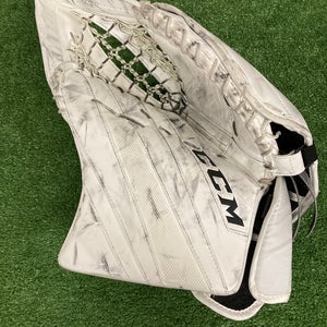 White Senior CCM Extreme Flex 5.9 Goalie Gloves & Blockers Regular (Used)