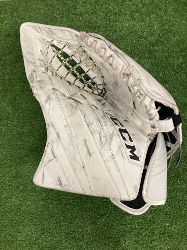 White Senior CCM Extreme Flex 5.9 Goalie Gloves & Blockers Regular (Used)