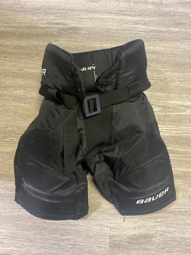 Youth Small Bauer Hockey Pants  (Used)