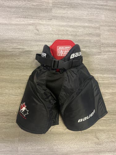 Youth Small Bauer Hockey Pants (Used)