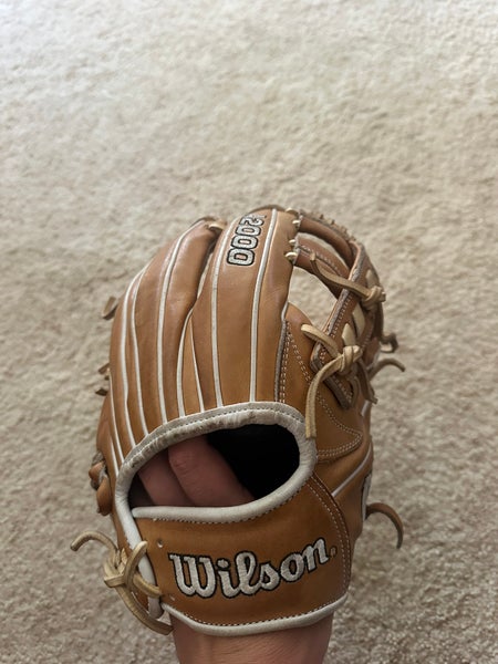 Wilson RH Infield A2000 Baseball Glove 11.5" (Used)