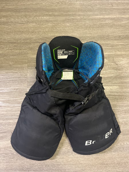 Youth Small Bauer Hockey Pants  (Used)