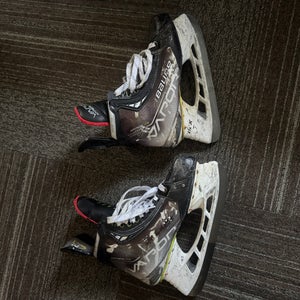 Bauer Vapor Hyperlite Hockey Skates Regular Width 8 (Used)