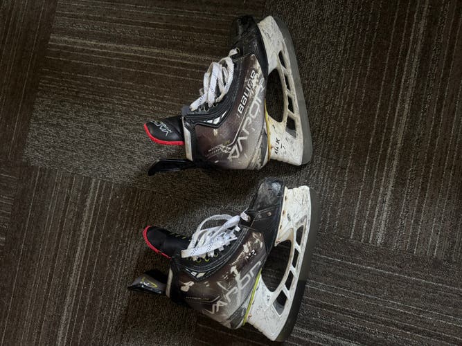 Bauer Vapor Hyperlite Hockey Skates Regular Width 8 (Used)
